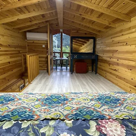 Turkuaz Pensión Çıralı